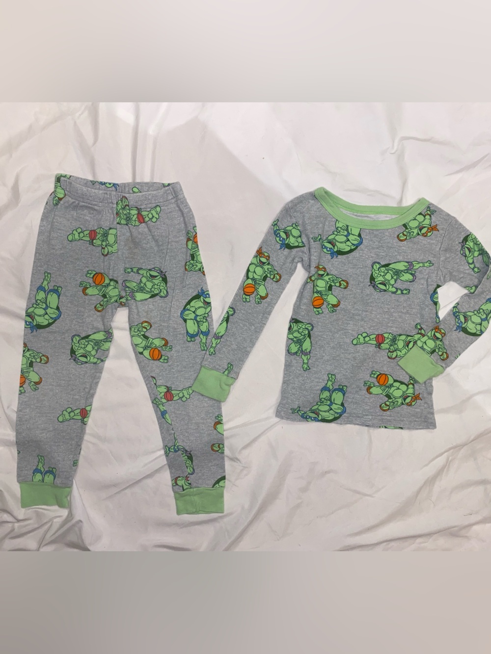 Kids Gray Teenage Mutant Ninja Turtle-Print Pajama Set with Green Trim